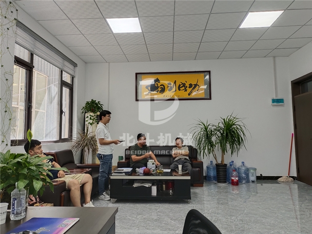 糧食烘干機(jī)吸引更多的客戶(hù)前來(lái)了解